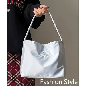 light gray tote bag